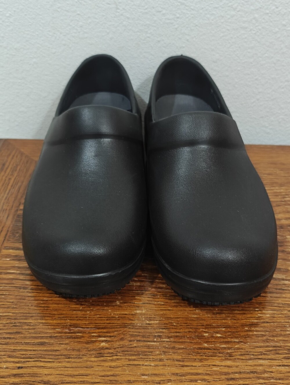 NWOT Crocs Women's Neria Pro II Black Work Clogs Slip-Resistant Size 9 - Picture 2 of 9